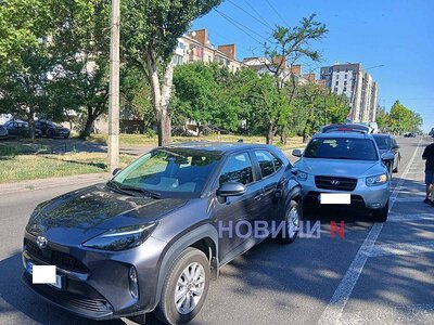 У Миколаєві зіткнулися три автомобілі: на проспекті виник пробка