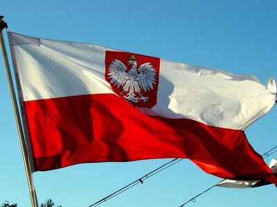 Українцям у Польщі змінили правила запису на паспорти: що запрацює вже зараз