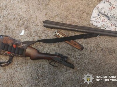 На Тернопільщині під час застілля чоловік випадково підстрелив односельчанина з рушниці