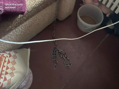 У Кам’янському мати прикувала на добу 7-річного сина до батареї