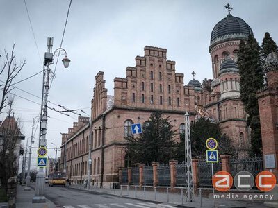 Поблизу університету, на вулиці  Коцюбинського у Чернівцях, встановлять блокувальні пристрої
