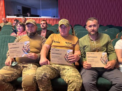 “Спочатку не повірив”: у Черкасах 93 родини військових отримали сертифікати на житло