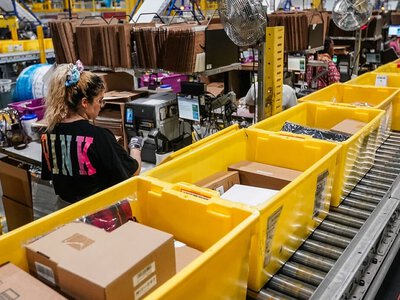 Мито ЄС на посилки з 1 липня 2026: скільки коштуватиме і як «Укрпошта» бере на себе всі розрахунки