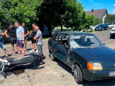 Серйозна аварія на Рівненщині: мотоцикліста з тяжкими травмами доправили до лікарні 