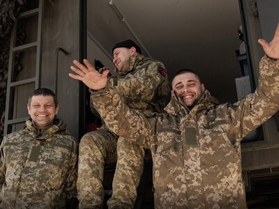 Чоловіки та жінки, долучайтеся до ЗСУ!