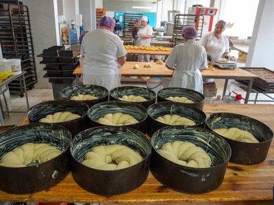 Тисяча квітів із тіста та рекорд України: на Петрівському ярмарку чернівчан частуватимуть 500-кілограмовим калачем