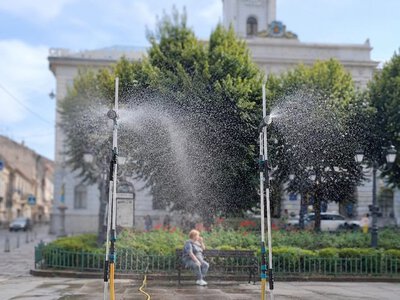 У центрі Чернівців встановили розпилювачі води через спеку