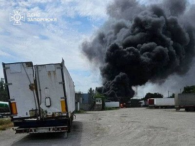 Російські БпЛА атакували Запоріжжя: загорілися 13 вантажівок