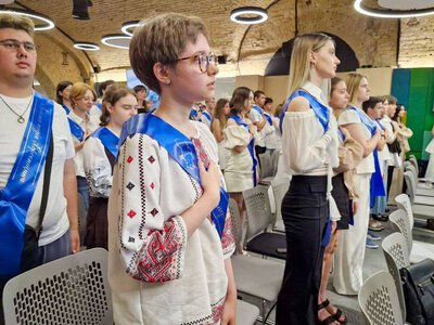 У Херсонській громаді цього року закінчили школу з відзнаками 70 випускників