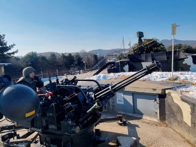 Південна Корея готує 500 тисяч операторів дронів для армії