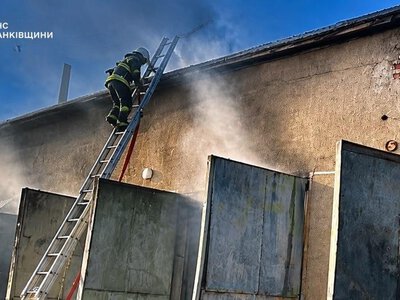 На Прикарпатті за добу сталося дві пожежі: горів деревообробний цех і житловий будинок