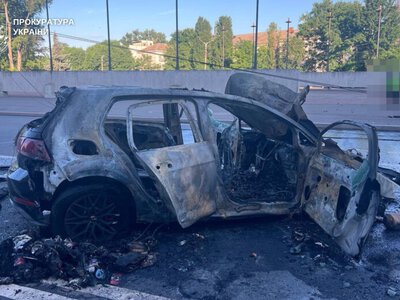 У Кривому Розі водій без прав на швидкості врізався в електроопору: двоє пасажирів постраждали