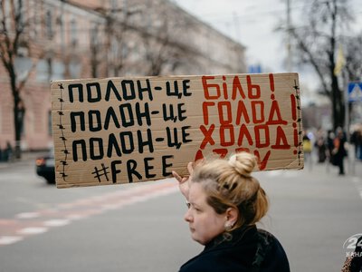 «Залишаються поза пріоритетами переговорного процесу»: в Україні закликають долучити жінок до переговорів