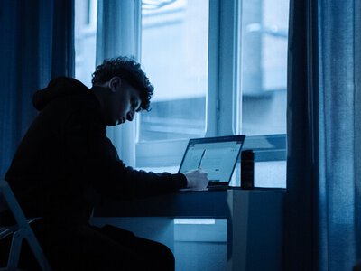Робота після нічних обстрілів: владу просять змінити трудове законодавство