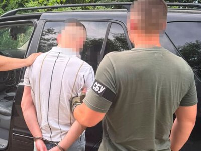 СБУ викрила на Буковині схему незаконного переправлення ухилянтів за кордон, яку організував чоловік, що сам втік від мобілізації