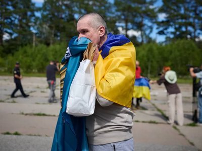 Україна та росія провели новий обмін полоненими: додому повернулися 160 захисників 