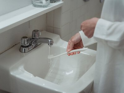 Від свинячої щетини до першого патенту: еволюція головного інструменту індустрії краси