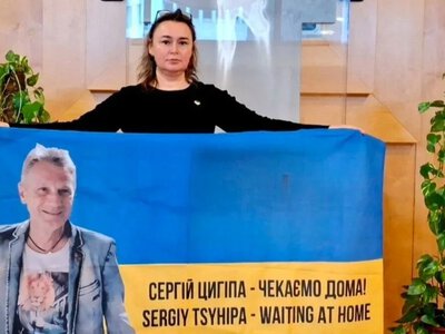 Дружина Сергія Цигіпи з Херсонщини видала книгу акровіршів чоловіка, засудженого на 13 років