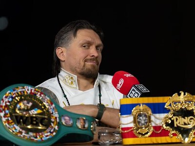 Олександр Усик заявив, що відмовляється від усіх своїх поясів