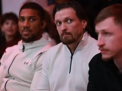 Усик сенсаційно відмовився від усіх чемпіонських поясів