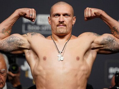 Усик заявив, що звільняє усі свої чемпіонські пояси