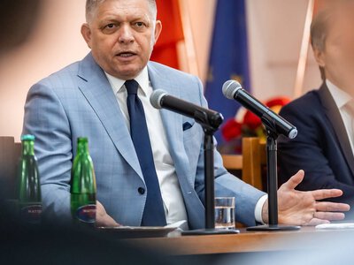 «Облив би її з пожежного шланга, як у психлікарні». Фіцо перед студентами назвав журналістку «дурепою» за її запитання про укази 1940-х років