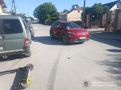 У Бережанах 14-річний підліток на електросамокаті потрапив під колеса кросовера