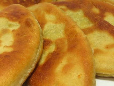 Ліниві пиріжки з картоплею на сковороді: простий рецепт, який виручить, коли немає часу