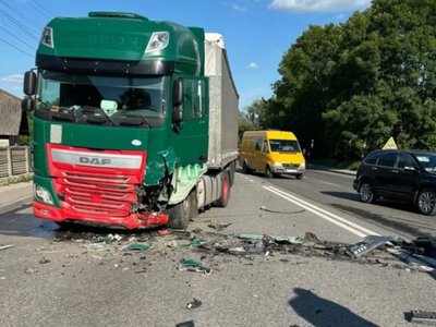  У ДТП із вантажівкою у Смиківцях постраждали діти 