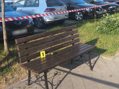 Небезпечна знахідка: у Хмельницькому в сміттєвому контейнері виявили гранату