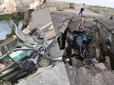 Не витримав навантаження: на Генічеському мосту утворилася величезна діра