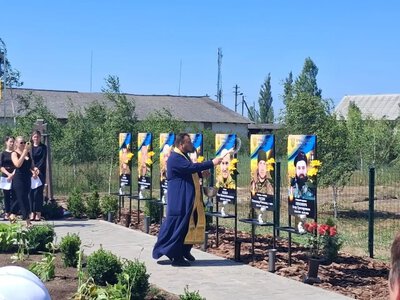 Дружина загиблого військового відкрила Алею Слави на Рівненщині