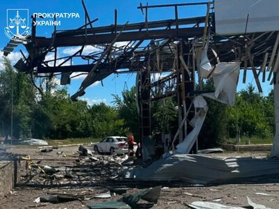 росіяни двічі за годину атакували АЗС у Дергачах - поранена жінка