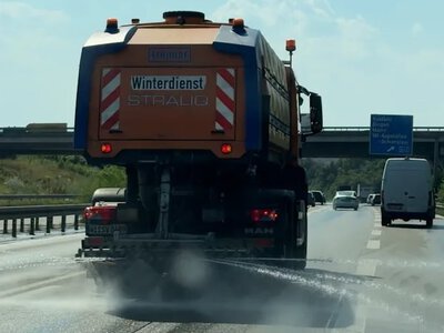 У Німеччині через спеку почали охолоджувати дороги водою