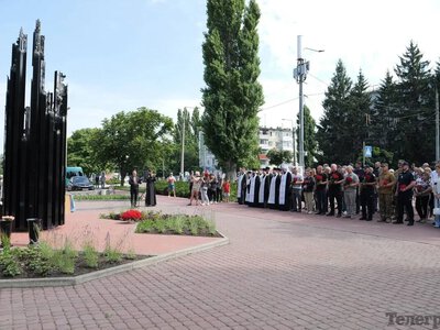 У Кременчуці вшанували пам’ять жертв ракетного удару по ТЦ «Амстор»: 22 обірваних життя та спільний біль громади