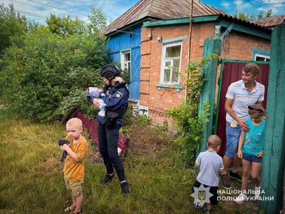 «Білі янголи» евакуювали з прикордоння Сумщини багатодітну родину разом із домашніми улюбленцями