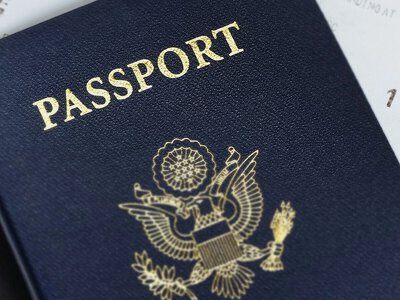 Трамп показав дизайн паспорта США зі своїм портретом