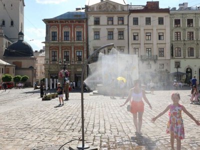 Порятунок від аномальної спеки: у Львові з'явилися перші розпилювачі води