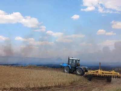 На окупованій Каховщині повідомили про пожежу на пшеничному полі після атаки дронів