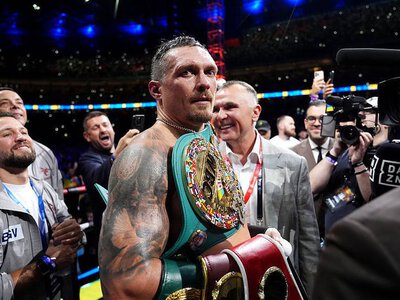 Усик пояснив, чому відмовився від трьох чемпіонських поясів