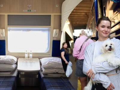 В Укрзалізниці з'явились нові вагони зі столиками для верхніх полиць: які вони на вигляд