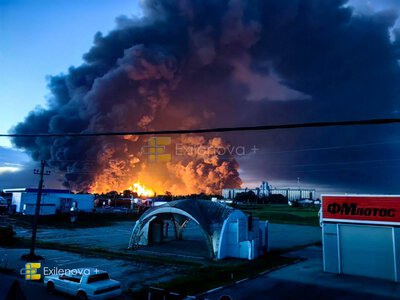Українські дрони знову підпалили НПЗ у Слов’янську-на-Кубані (ВІДЕО)