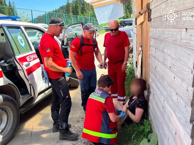 За добу прикарпатські рятувальники шість разів допомагали туристам у Карпатах