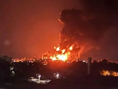 У Росії спалахнули два великі НПЗ: після нічної атаки небо затягнуло чорним димом