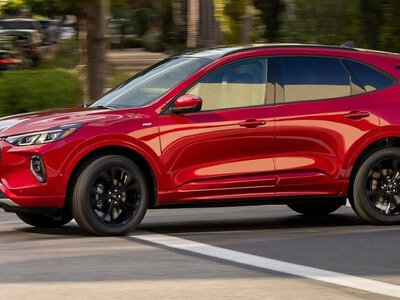 Українці розмітають старі авто зі США: скільки просять за найпопулярнішу модель