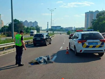 У Києві мотоцикліст на смерть збив пішохода на Оболоні