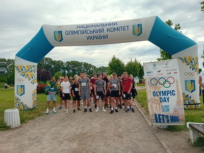 Із пам’яттю про полеглих і заради дітей військових: у Черкасах відбувся благодійний забіг (ФОТО)