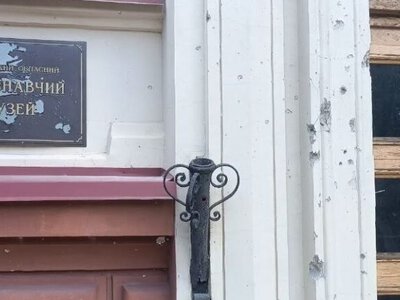Пошкоджений обстрілами Херсонський краєзнавчий музей отримав міжнародний захист Блакитного щита