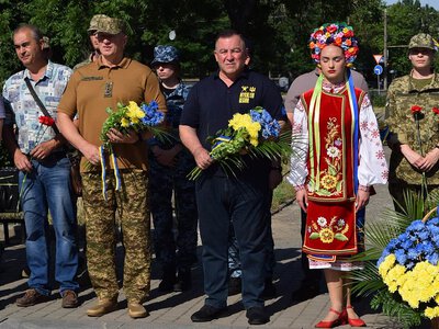 У Миколаєві на День Конституції вшанували пам'ять борців за незалежність України