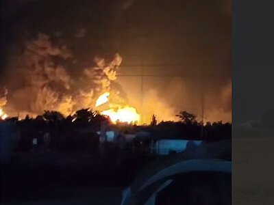 Удари по НПЗ Росії: Зеленський заявив про ураженняу двох заводів у День Конституції (відео)